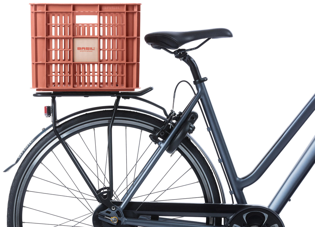 Basil fietskrat, voorop "crate l" fr.basket basil crate l terra red