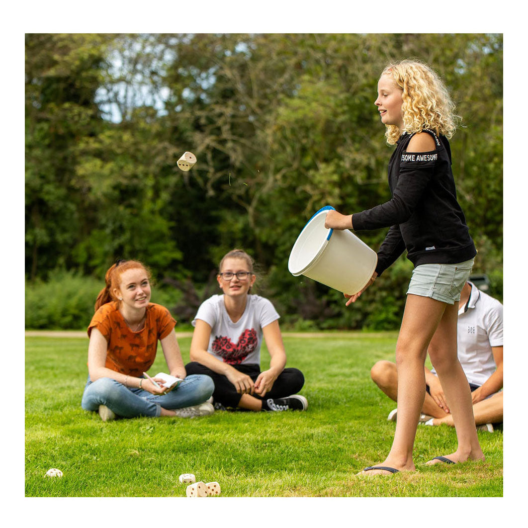 Outdoor play houten mega dobbelstenen