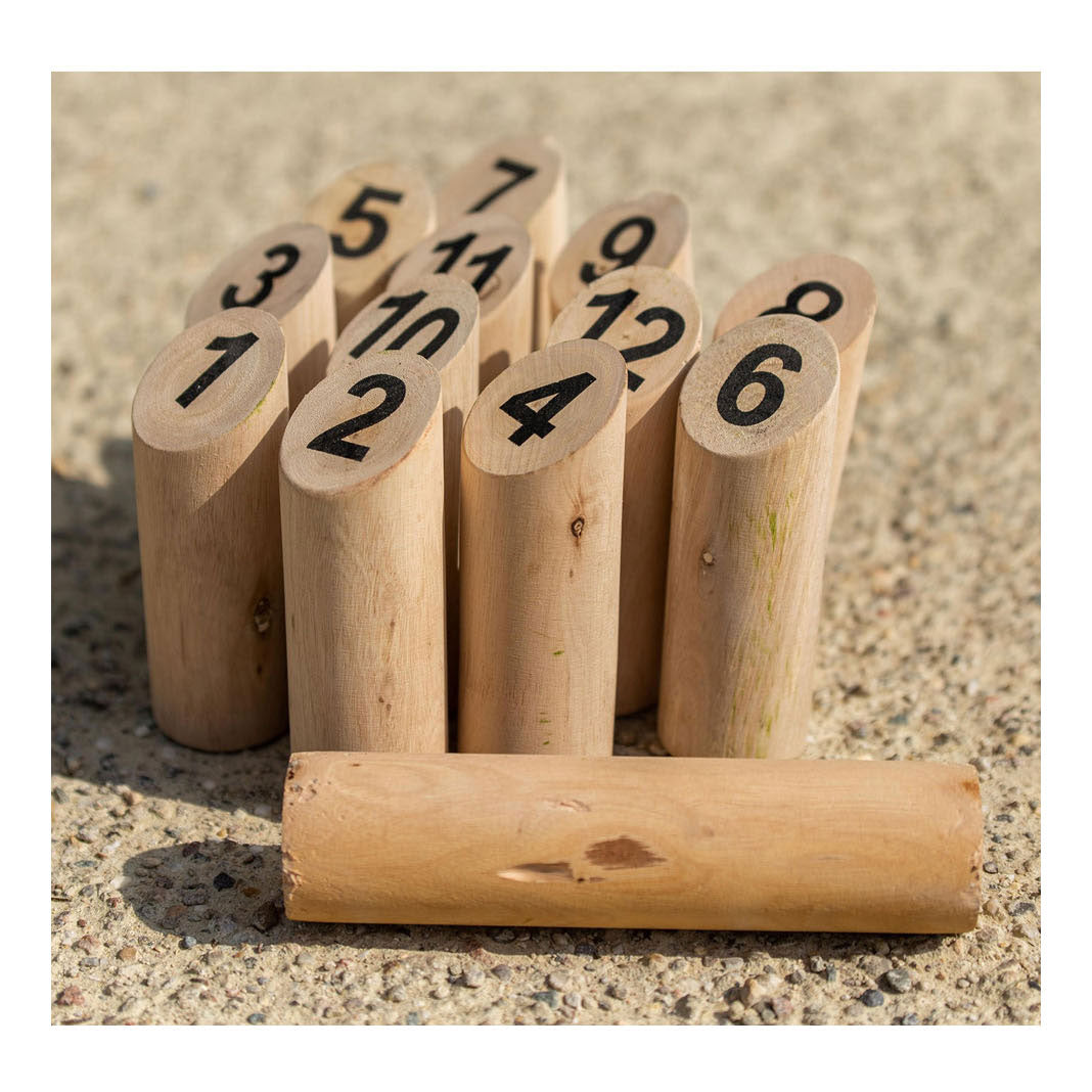 Outdoor play wood throw game