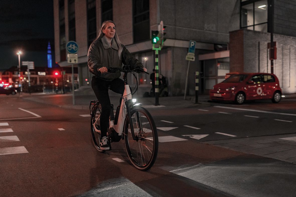 Axa koplamp nxt 30 steady - zwart