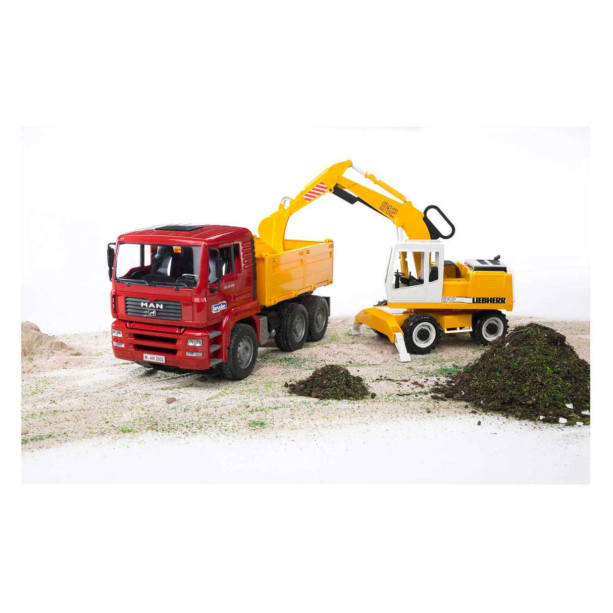 Bruder man tga kiepwagen met liebherr kraan 1:16