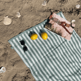 Resortstreep | groen witte katoenen handdoek 135 x 65 cm