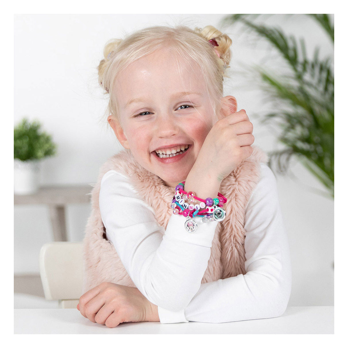 Totum Minnie Mouse - Letter Charm Armbandjes