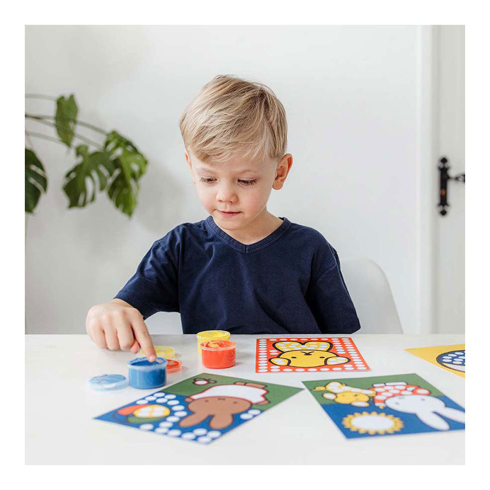Creative craft group creatief met vingerverf nijntje
