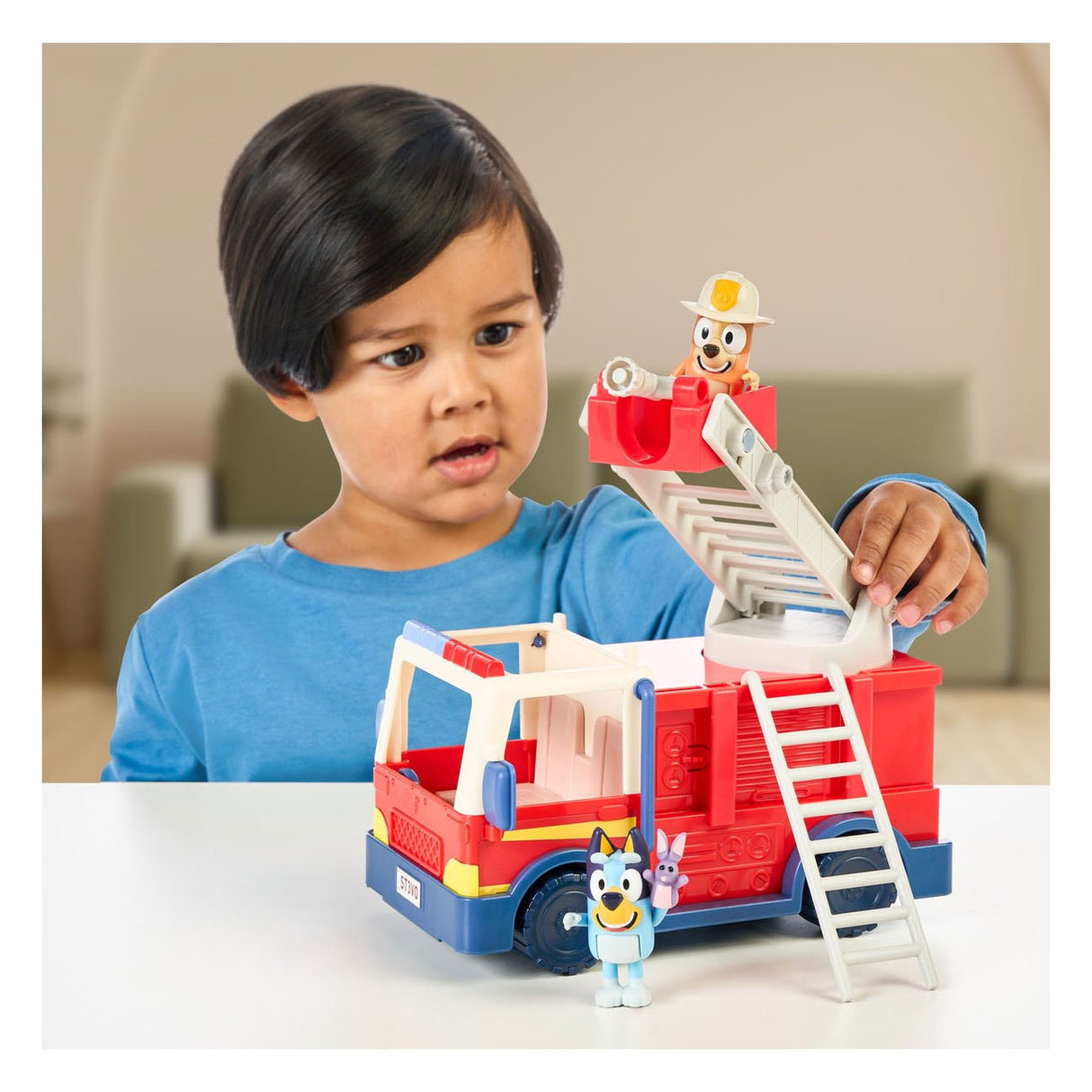 Moose toys bluey's brandweerwagen met 2 speelfiguren