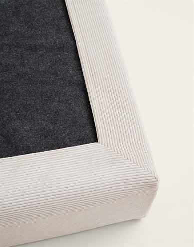 Bia bed Rib hoes hondenmand zand