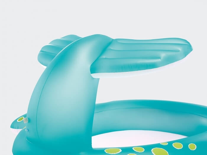 Walvis zwembad met watersproeier