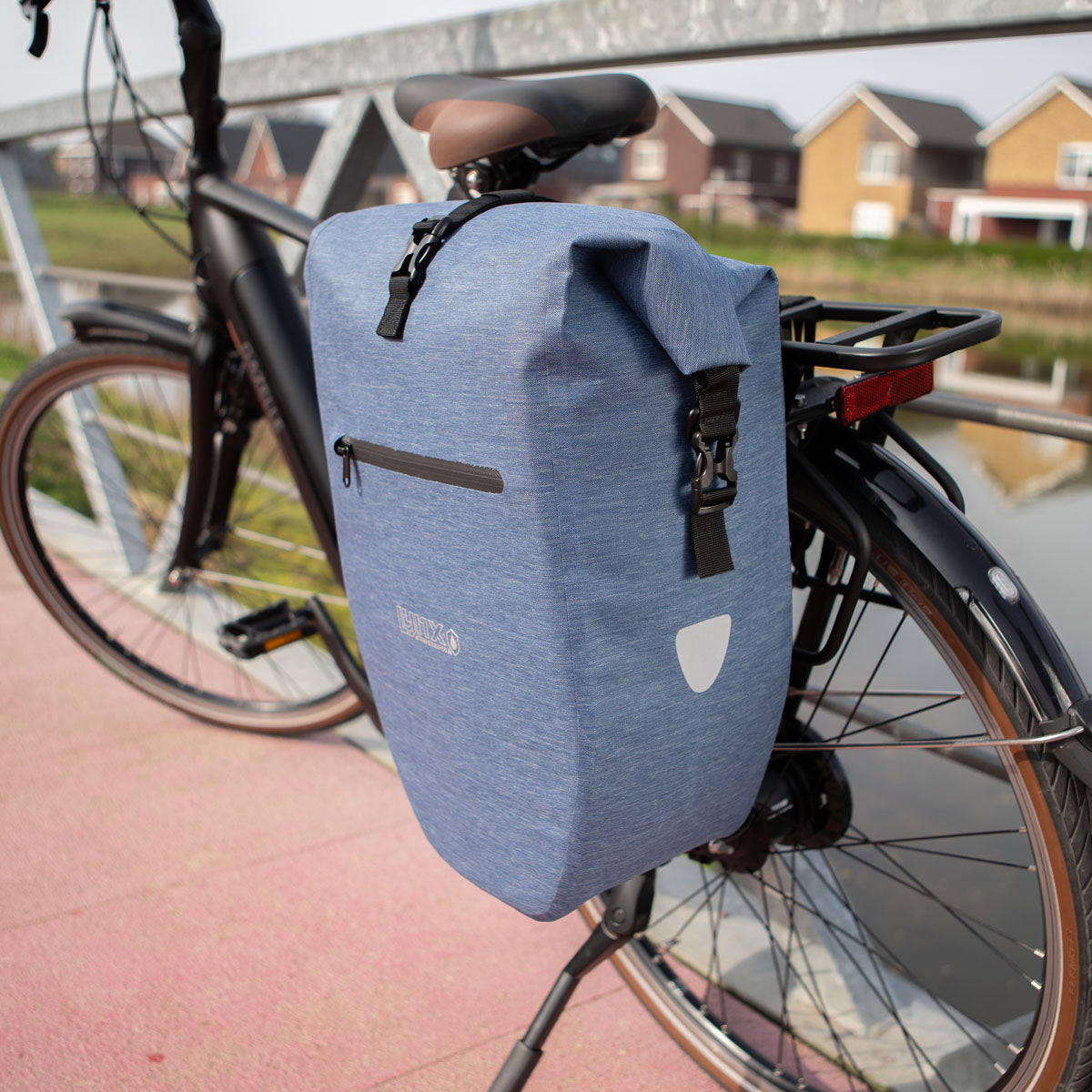 Lynx fietstas enkel tpu 28l blauw waterdicht e-bike hayes