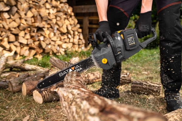 Ac Accu kettingzaag 36V brushless (Maxxpack 18V).