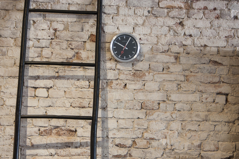 Nextime ne-3998stzw wandklok 'station' ø19 cm, geborsteld aluminium zwart
