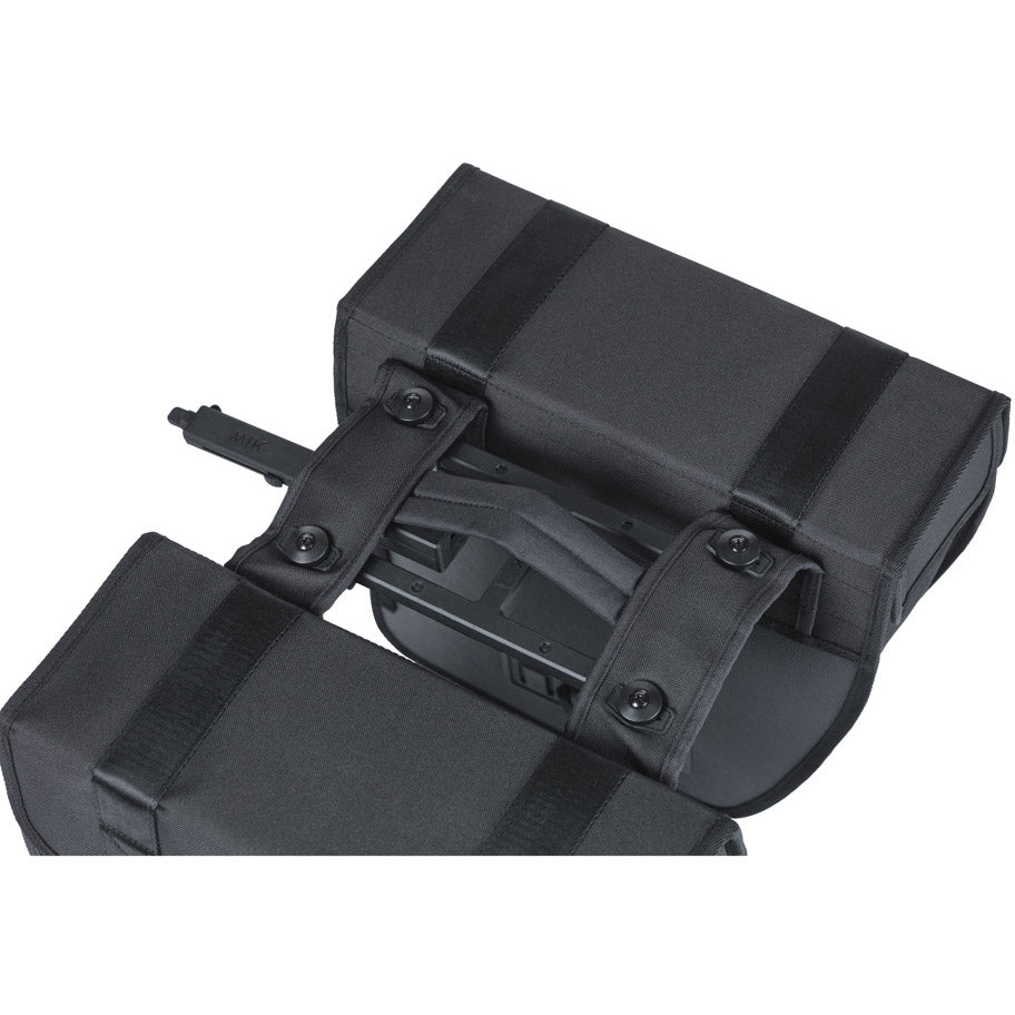 Basil dubbele fietstas tour waterproof mik 28 liter 14 x 29 x 30 cm (2x) - zwart