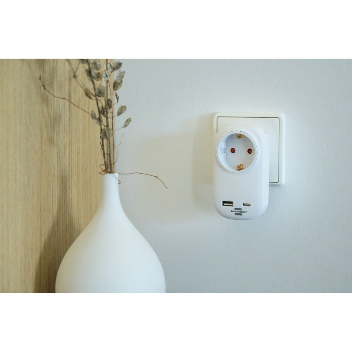 Brennenstuhl Stekkeradapter met USB C Delivery voor snel