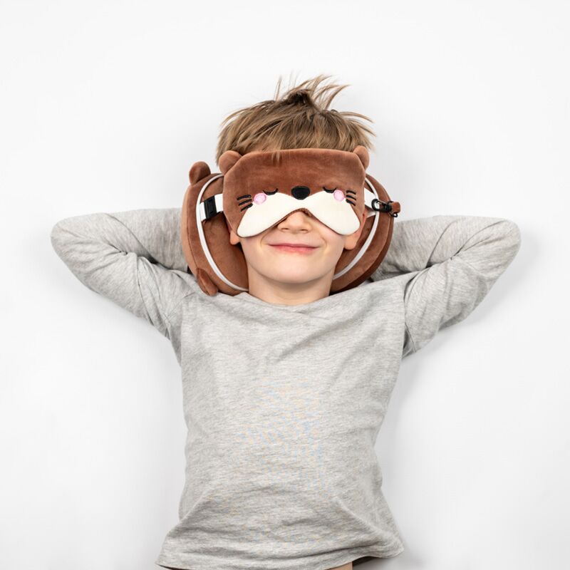 Relaxeazzz adoramals henry de otter rond reiskussen slaapmasker