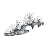 Wolf puppies spelen op rots