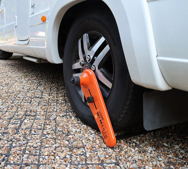 Fullstop Nemesis Plus wielklem SCM voor camper oranje